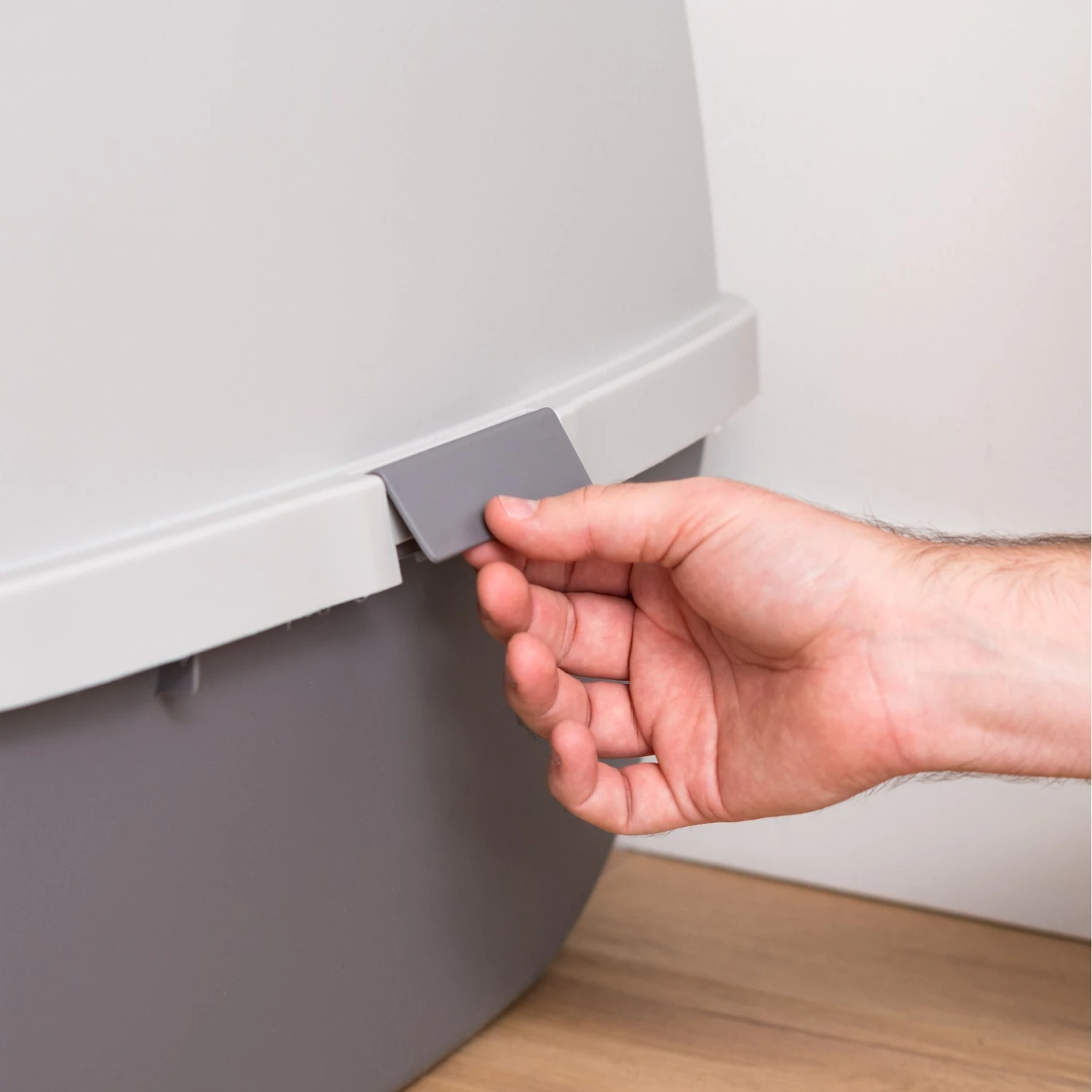 IRIS USA Enclosed Cat Litter Box With Front Door Flap & Scoop, Gray, Jumbo 9 IRIS USA Enclosed Cat Litter Box With Front Door Flap & Scoop, Gray, Jumbo - Image 7